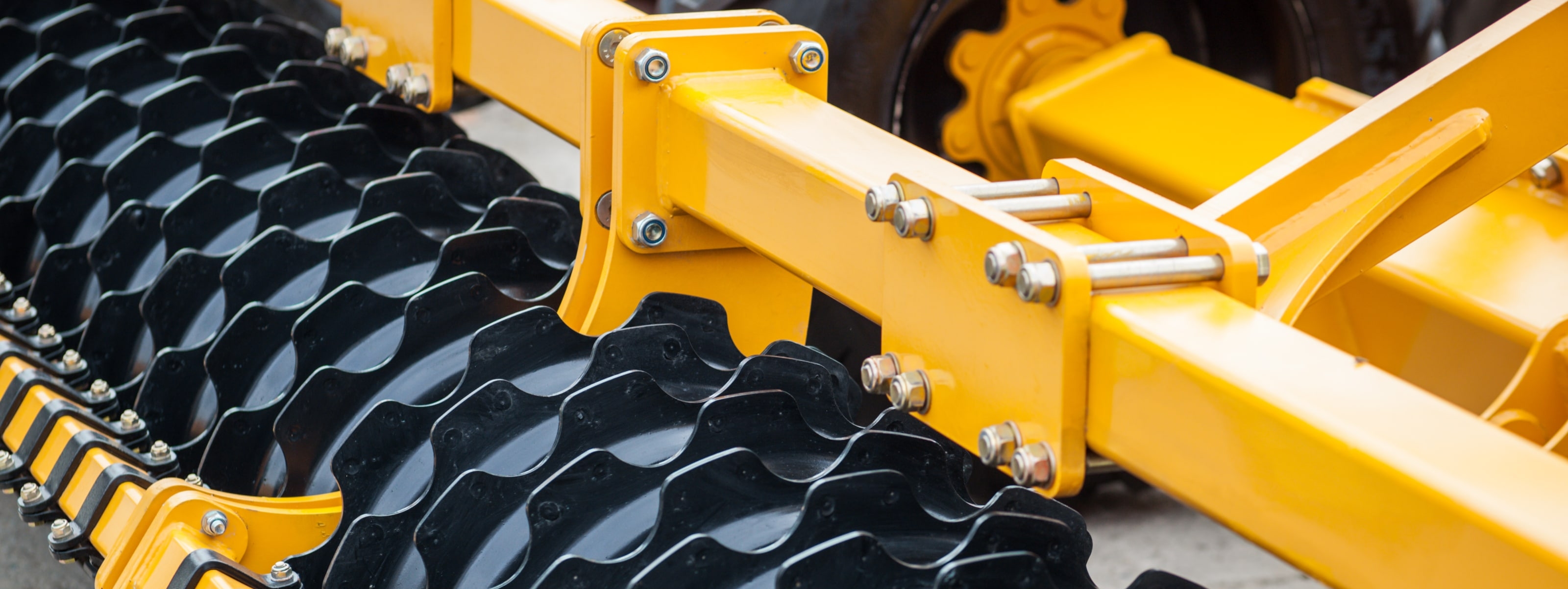 Agricultural machinery with corrosion resistance paint