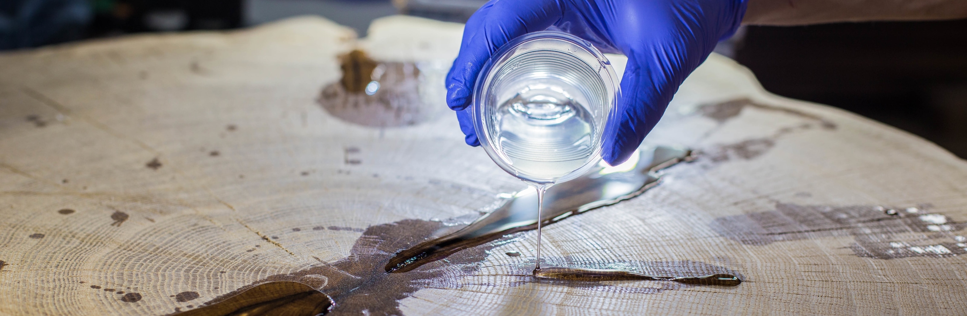 Casting on wood with epoxy resin