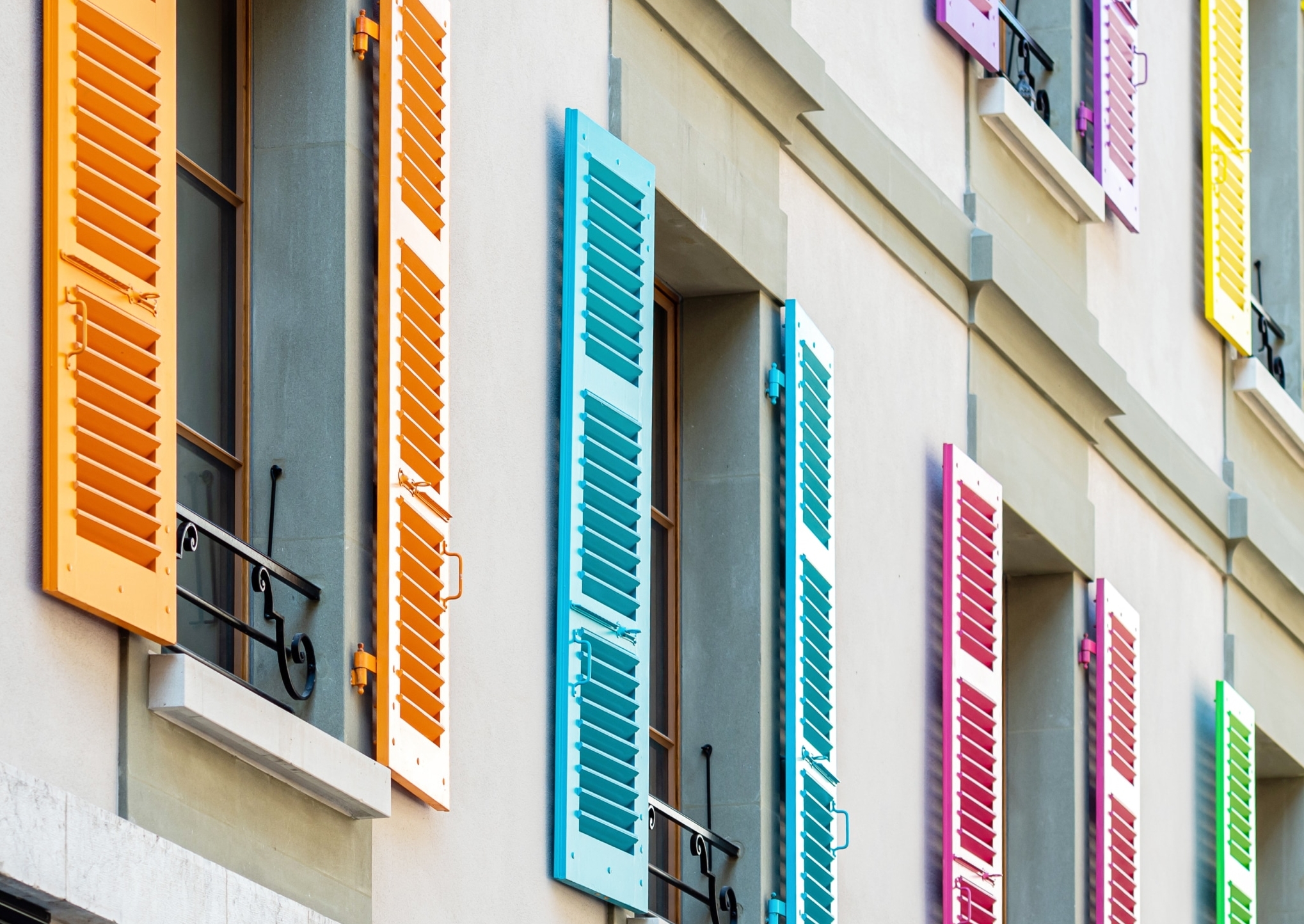 Peintures colorées sur bois extérieurs